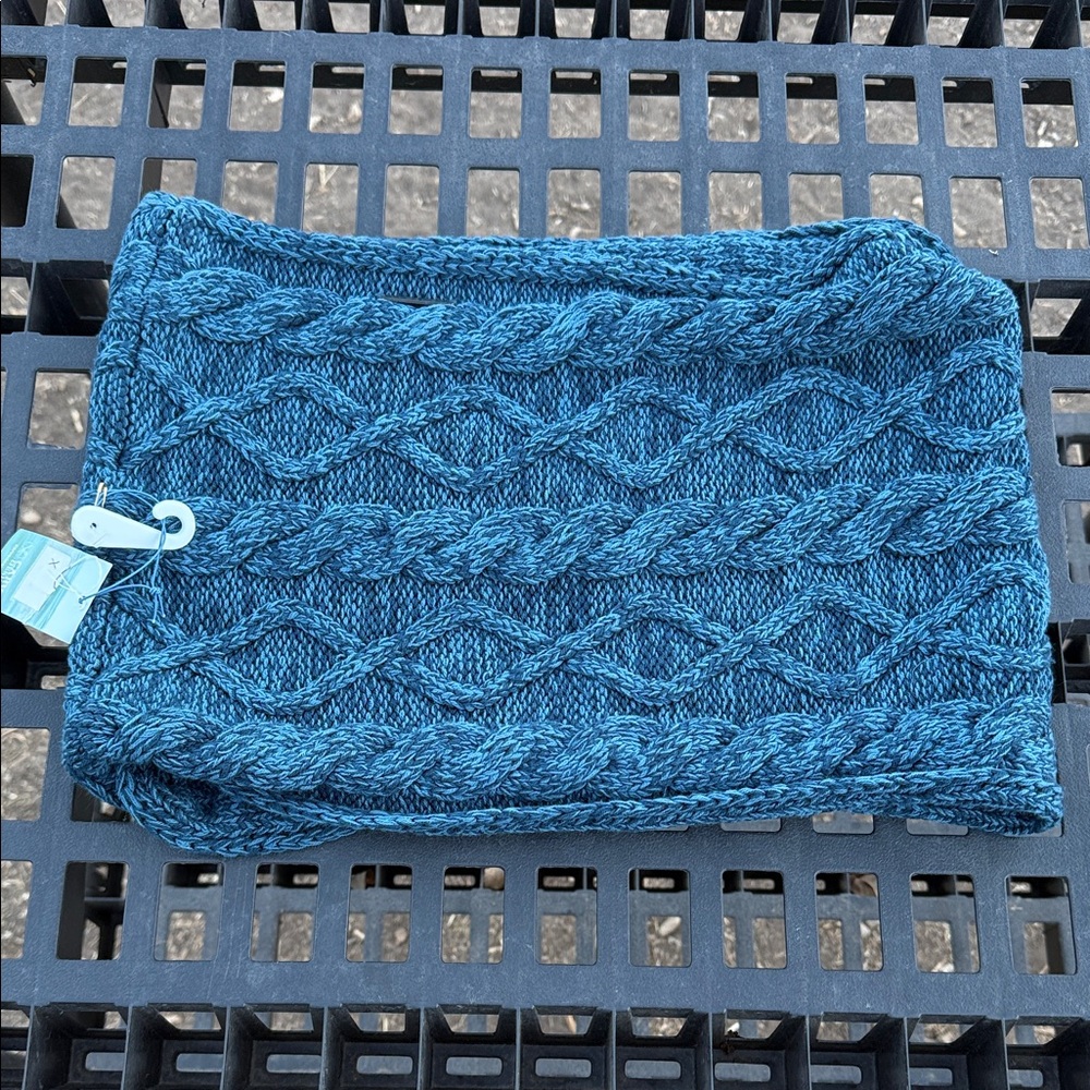 Carve designs Walsh infinity scarf marled river